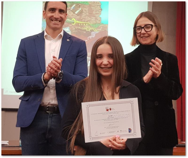 La alumna recibe el tercer premio en la décima olimpiada filosófica.
